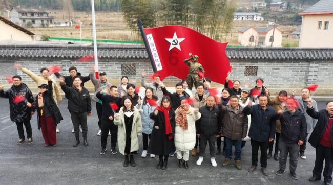 我不喜欢男方可是可是男方给我买了衣服我不要他们就说要打我我该怎么回？游戏画面